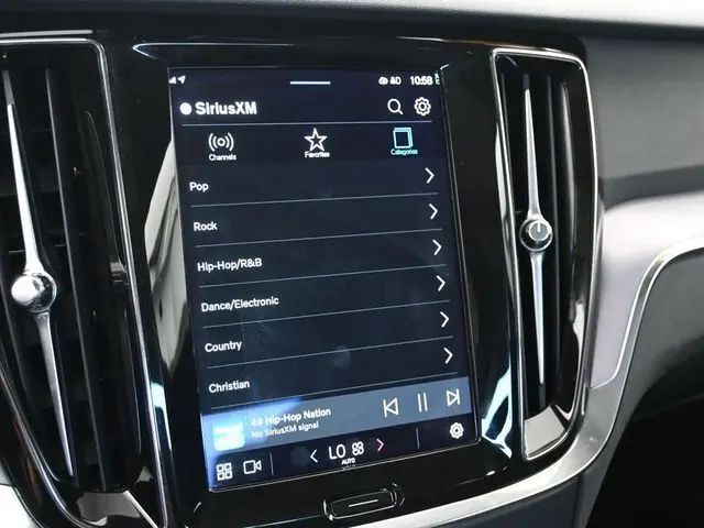 2024 Volvo S60 B5 Core photo 16
