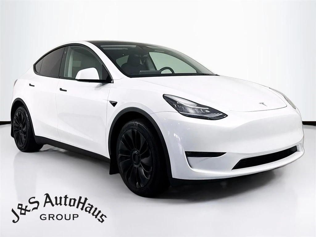 2023 Tesla Model Y Long Range's photo
