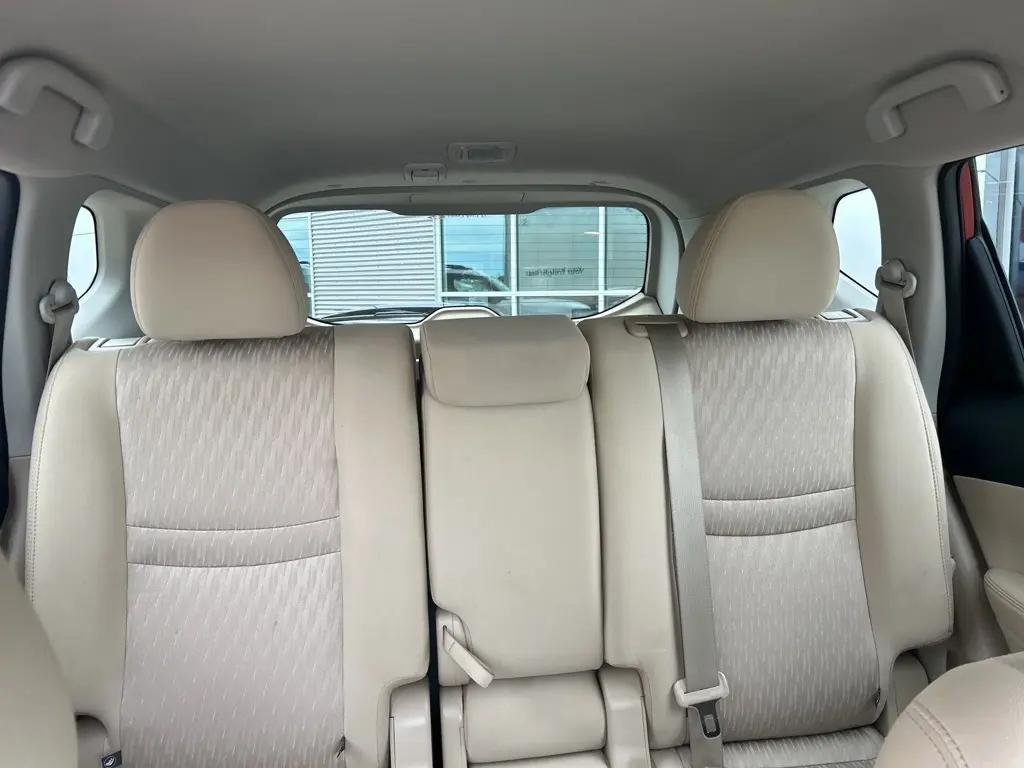 2018 Nissan Rogue SV photo 10