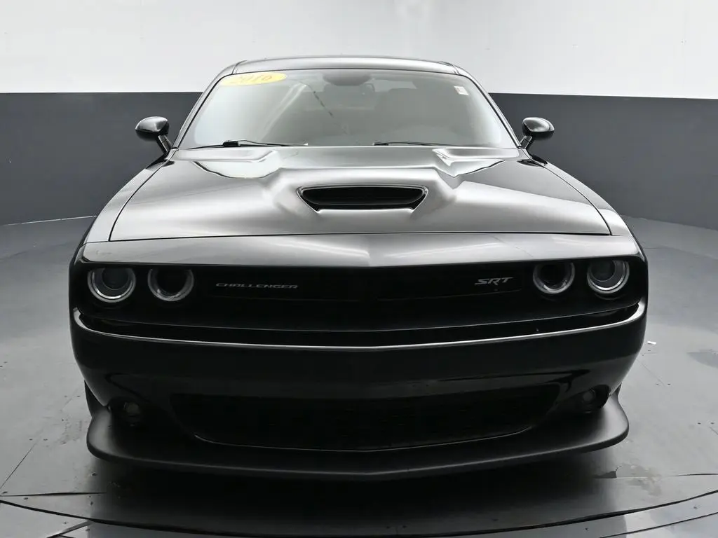 2016 Dodge Challenger SRT8 392 photo 2