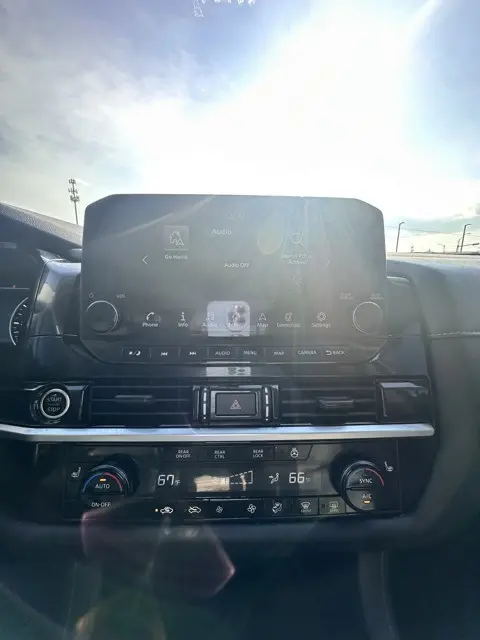 2022 Nissan Pathfinder SL photo 11