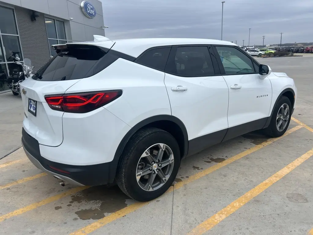 2023 Chevrolet Blazer 2LT photo 3
