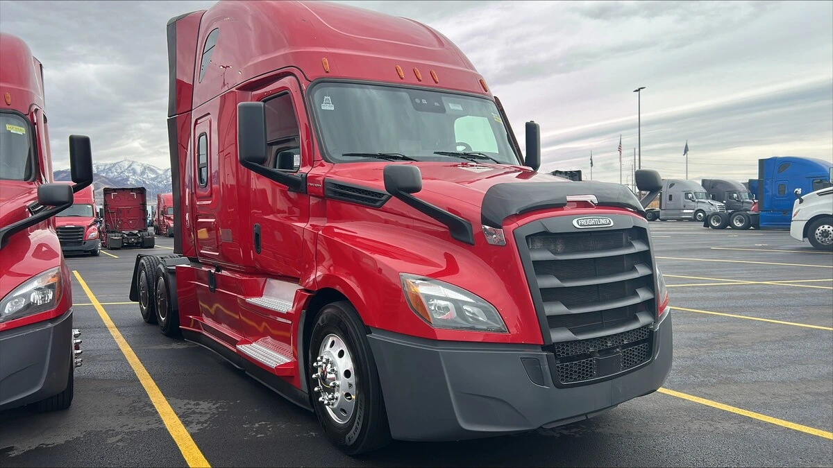 2022 Freightliner Cascadia - image 5