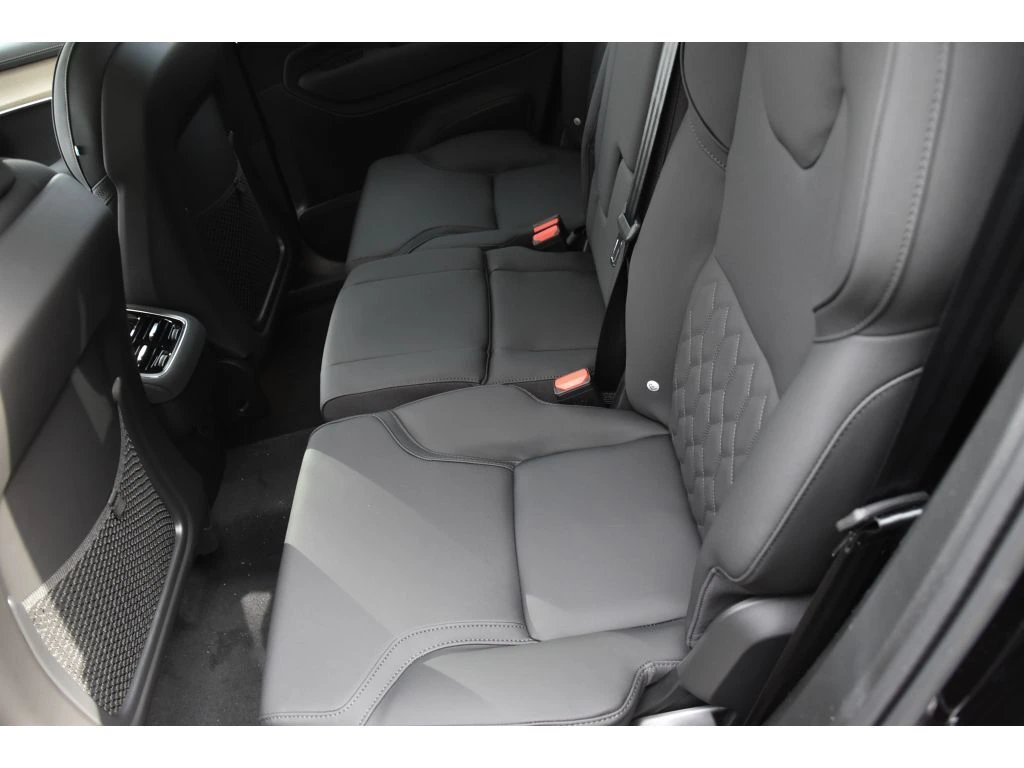 2026 Volvo - image 11