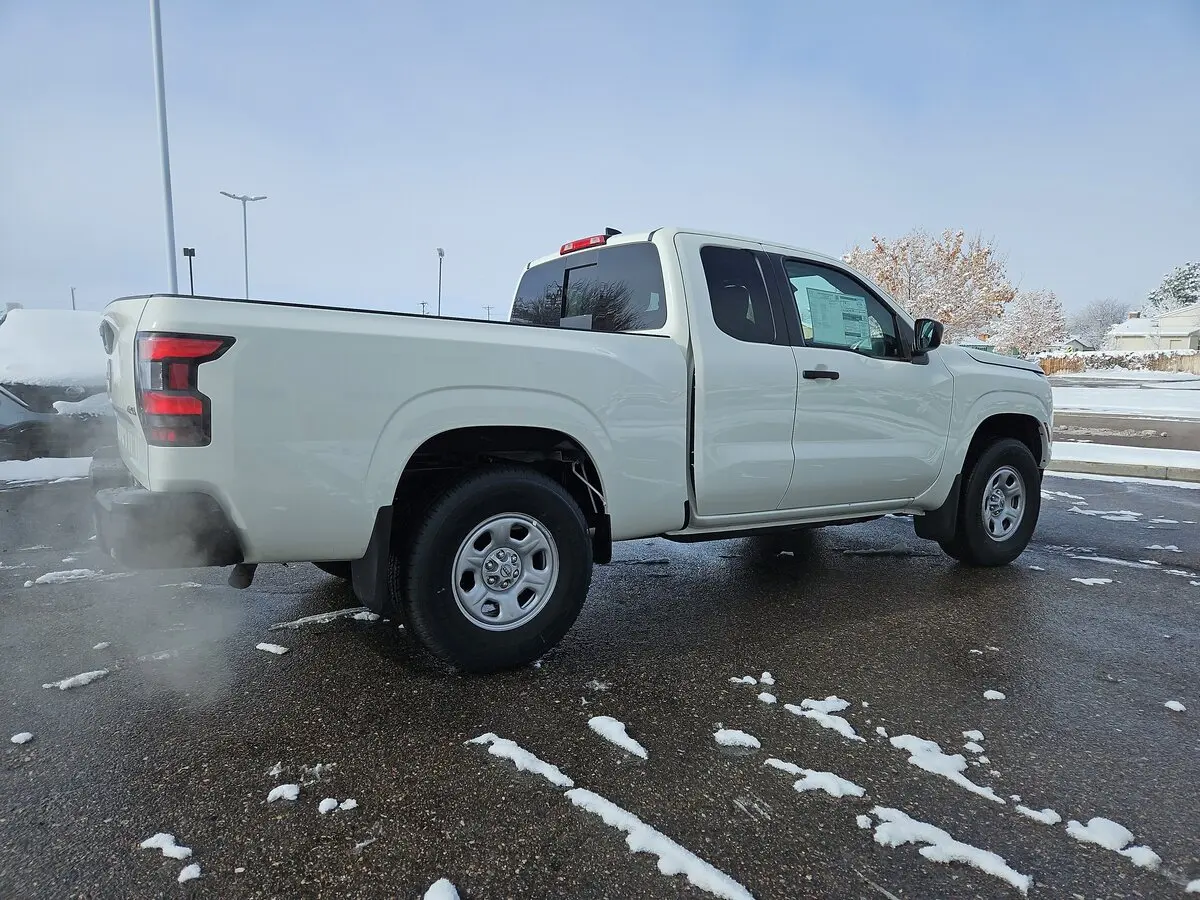 2026 Nissan Frontier King Cab S photo 3