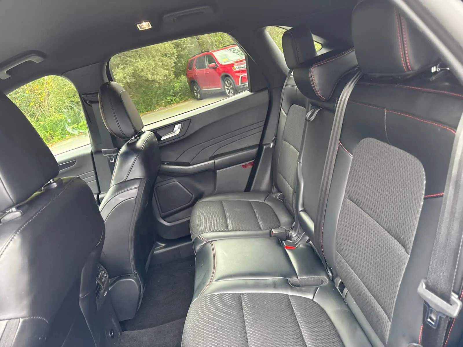 2024 Ford Escape ST-Line Select photo 28