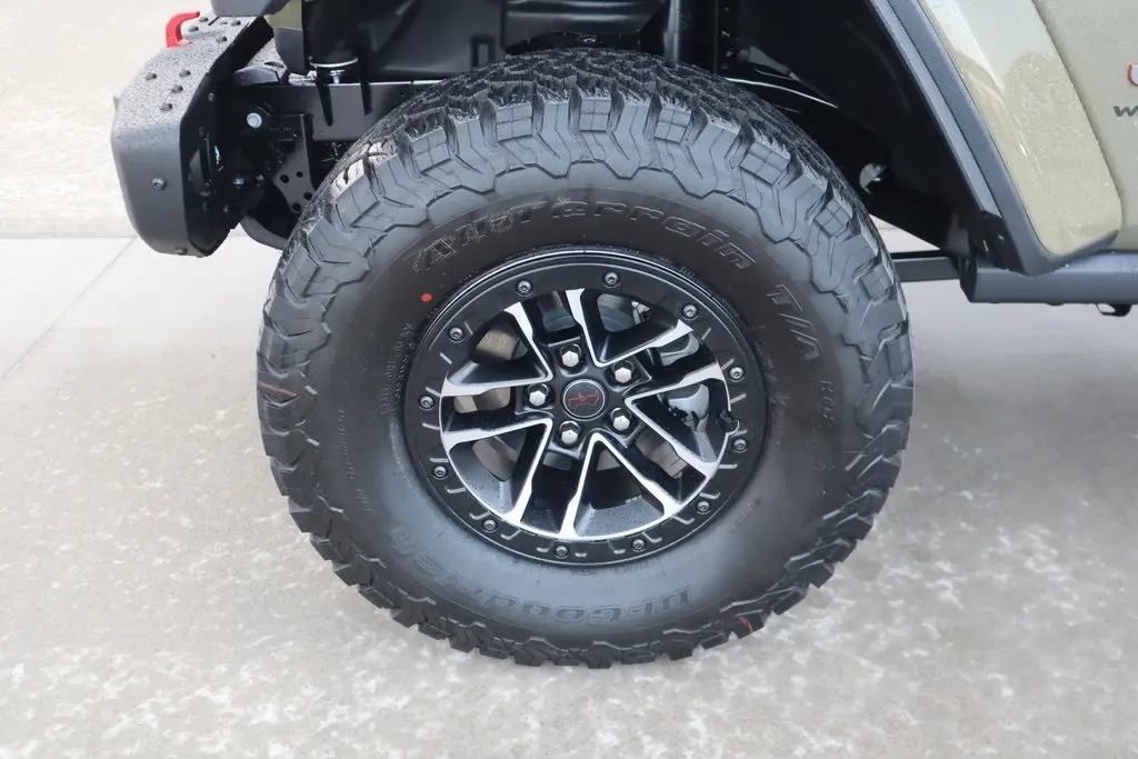 2025 Jeep Wrangler Rubicon X photo 17