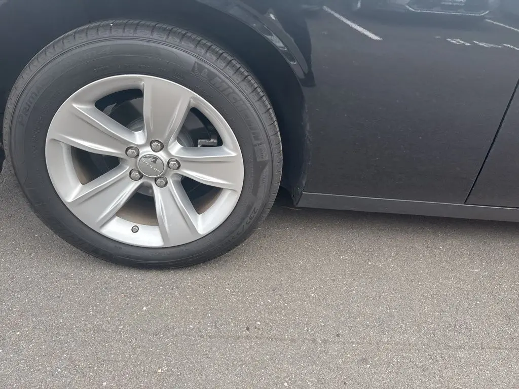 2023 Dodge Challenger SXT photo 3