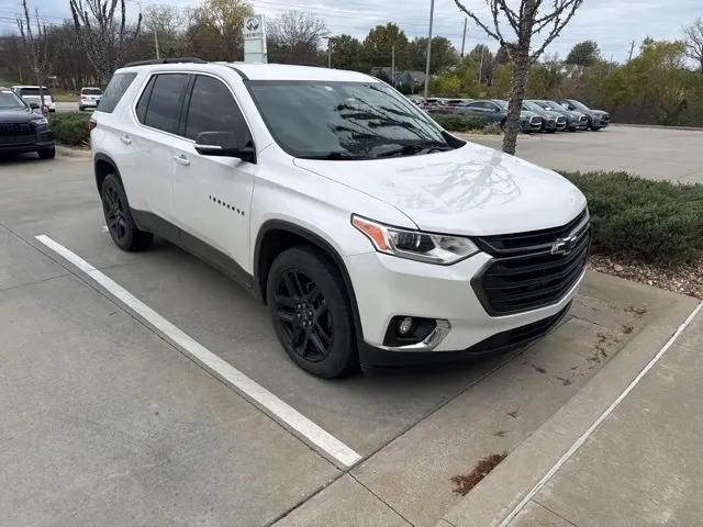 2019 Chevrolet Traverse Cloth 1LT photo 2