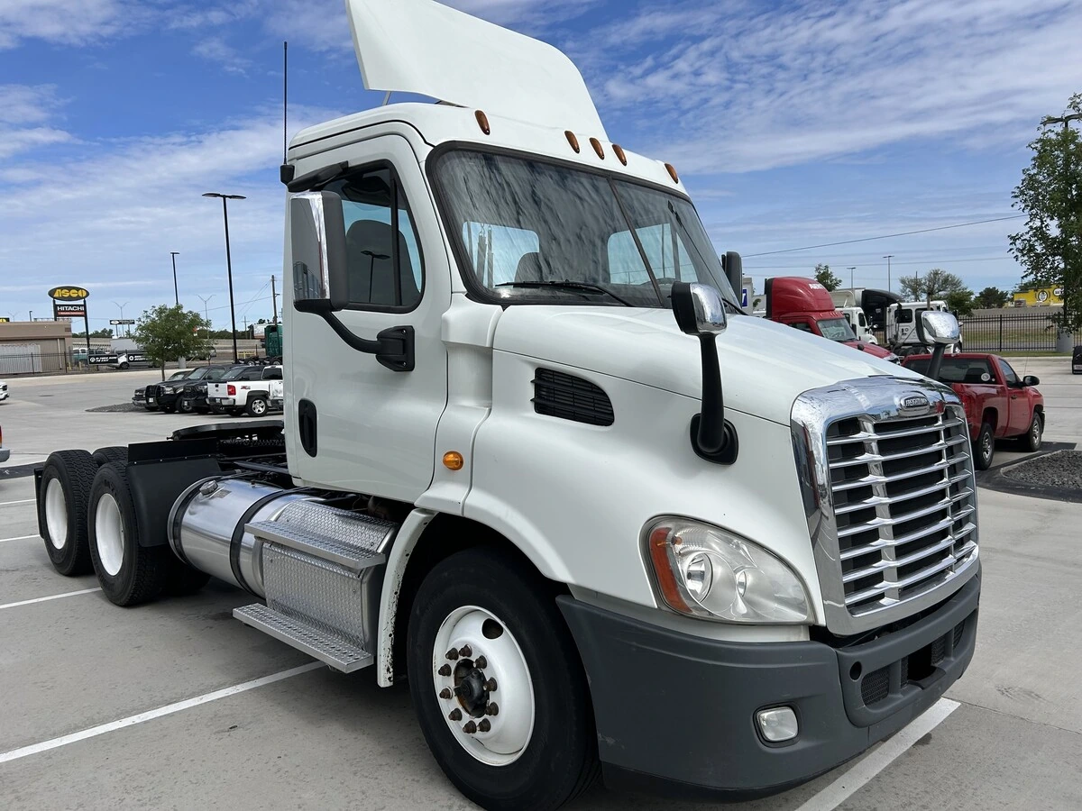 2014 Freightliner Cascadia — photo 3