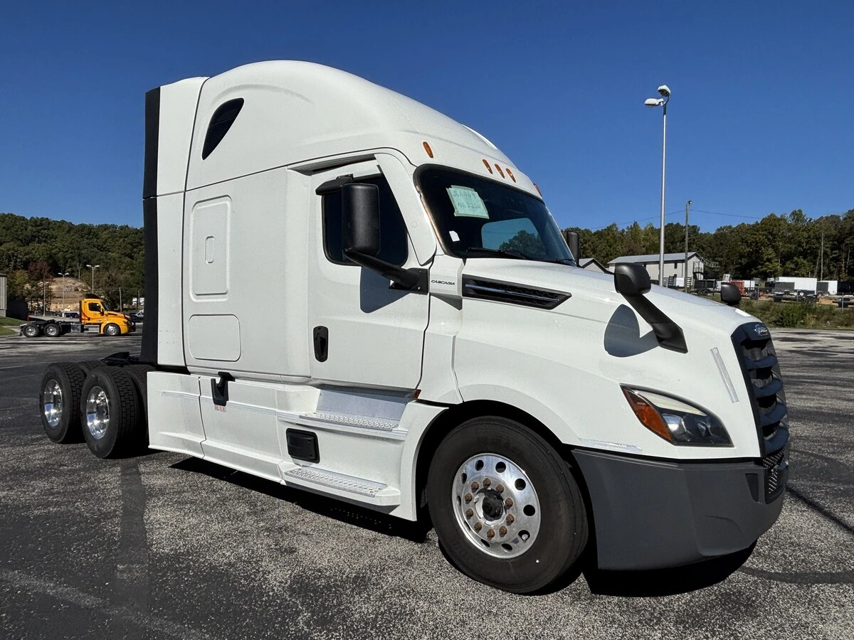 2022 Freightliner Cascadia — photo 3