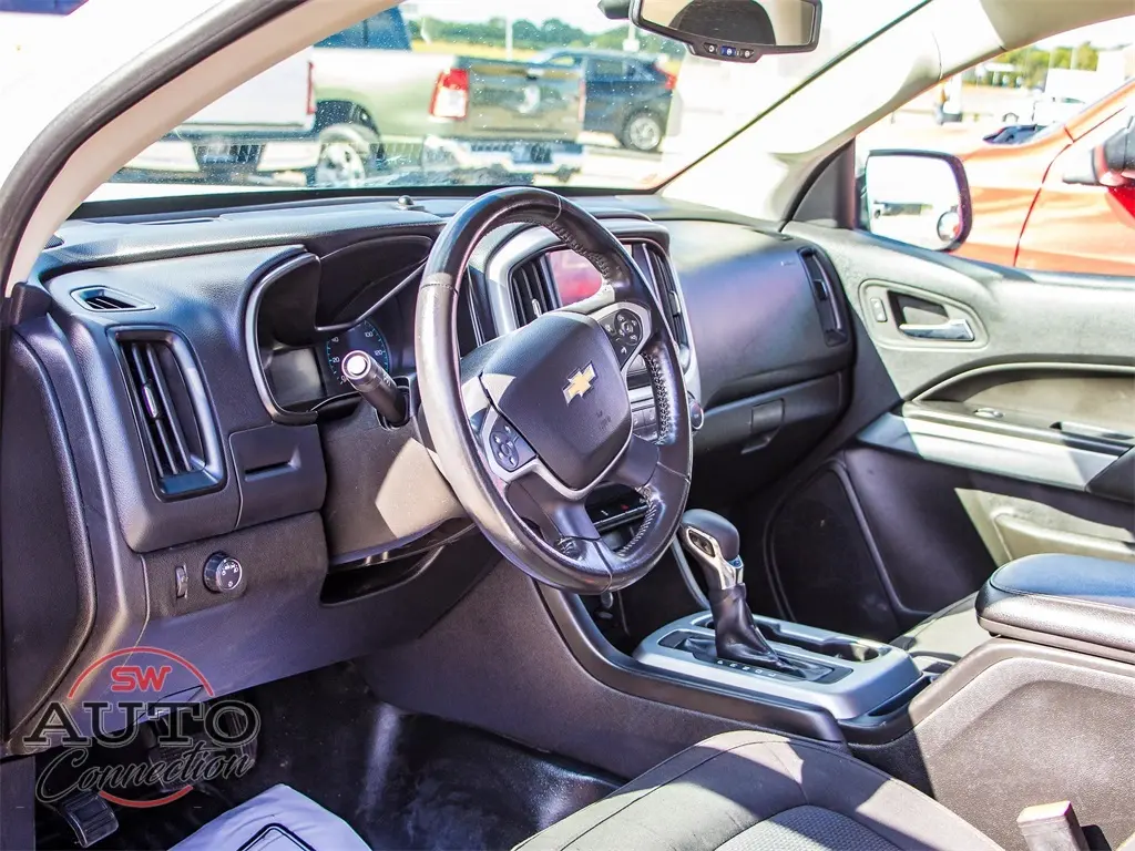 2022 Chevrolet Colorado LT photo 13