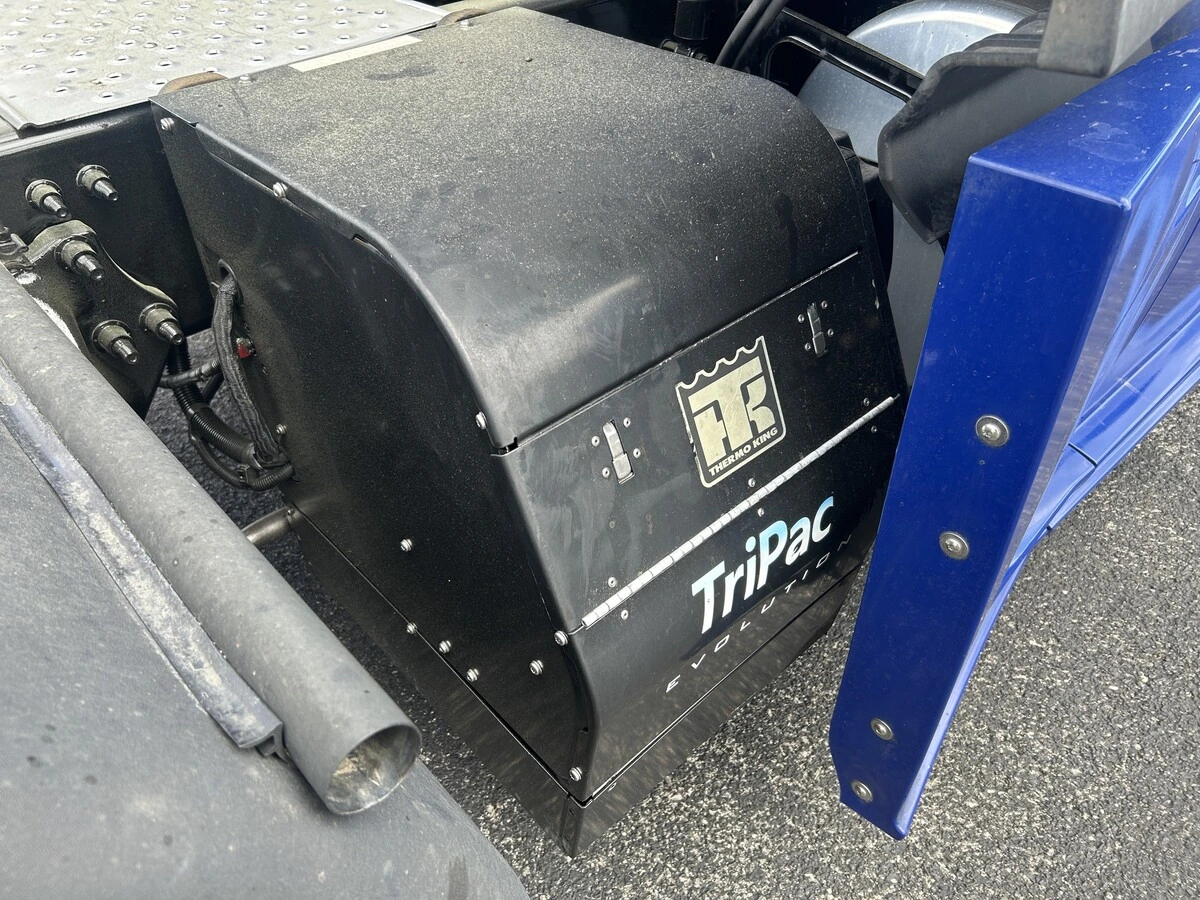 2022 Freightliner Cascadia - image 6