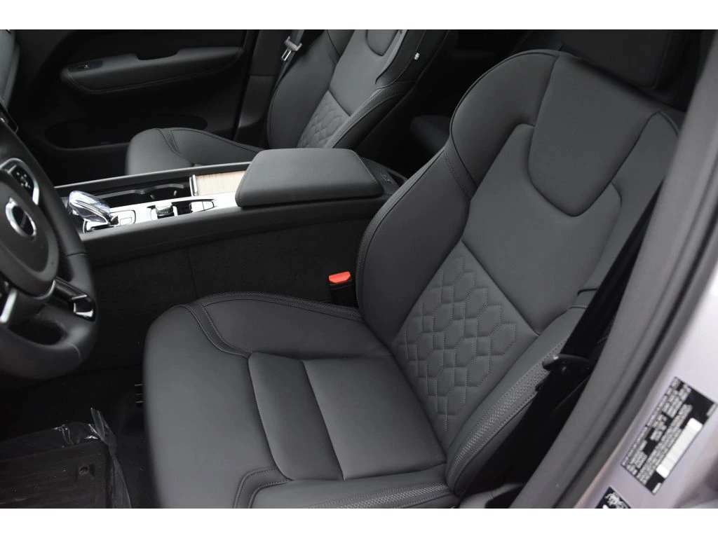 2026 Volvo - image 12