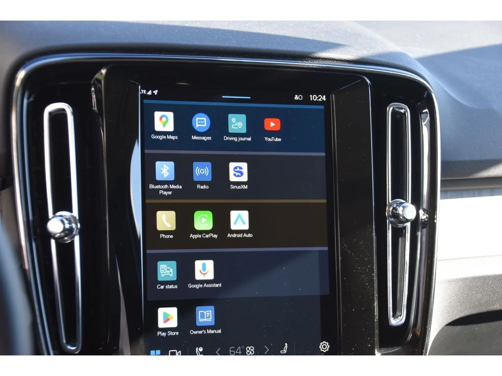 2025 Volvo - image 23