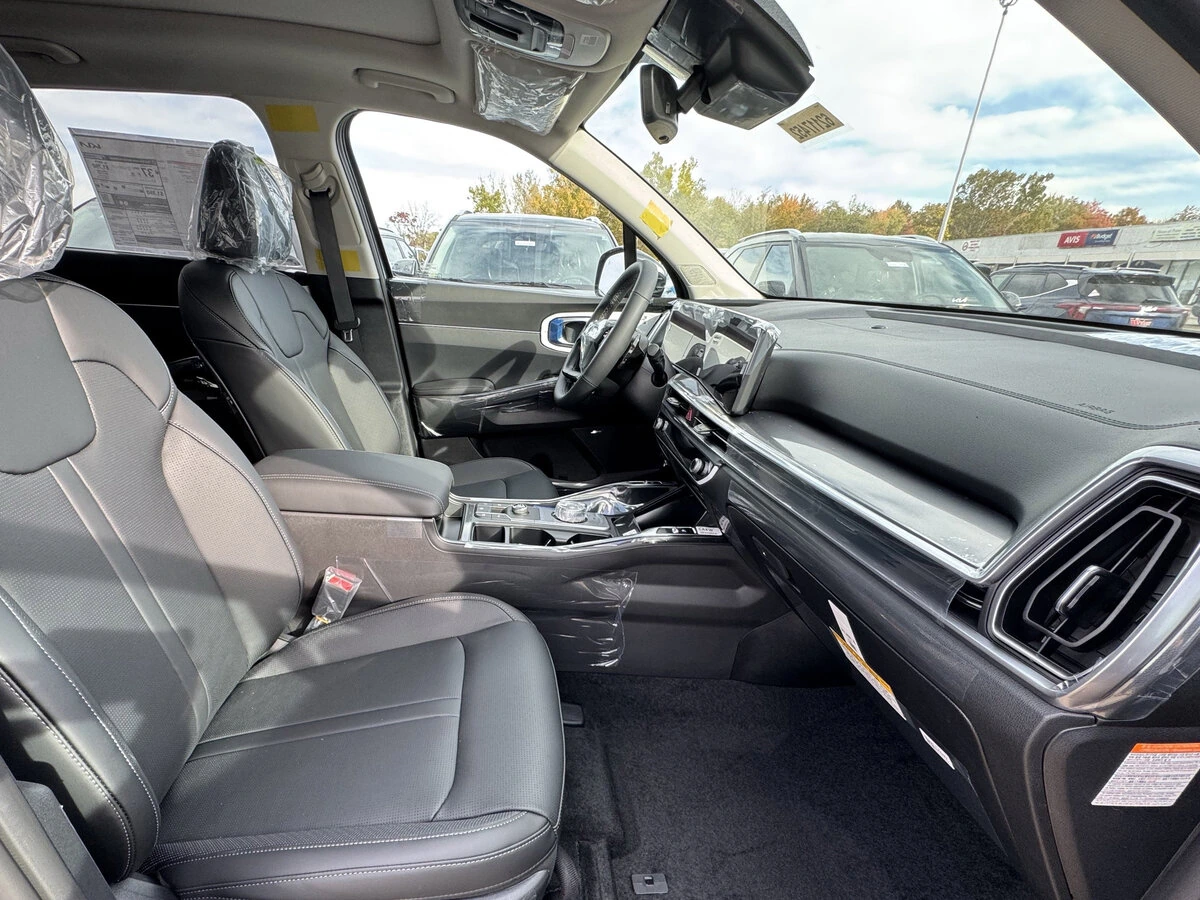 2026 Kia Sorento EX Hybrid - Photo 11