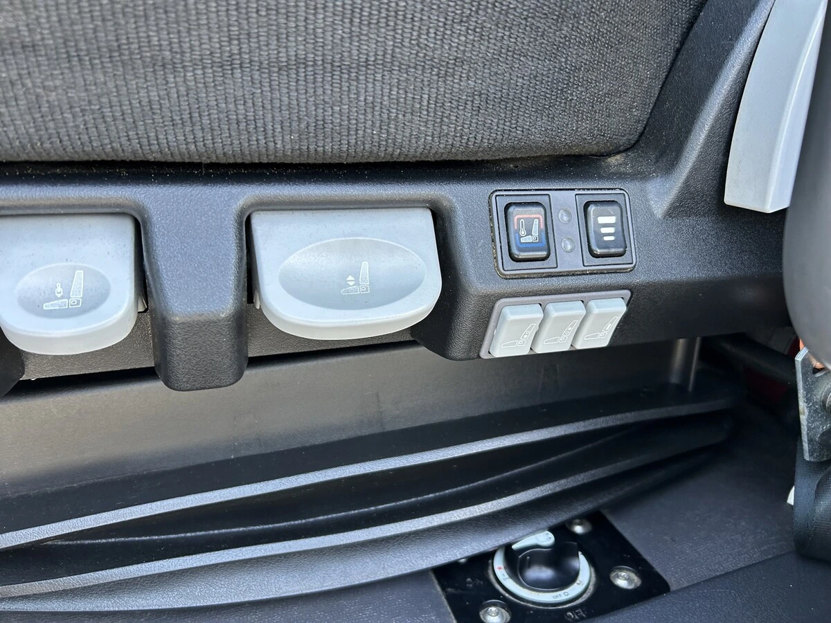 2020 Freightliner Cascadia - image 24