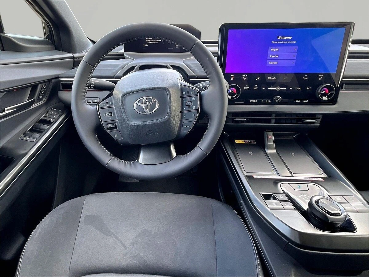 2026 Toyota C-HR XSE - Photo 8