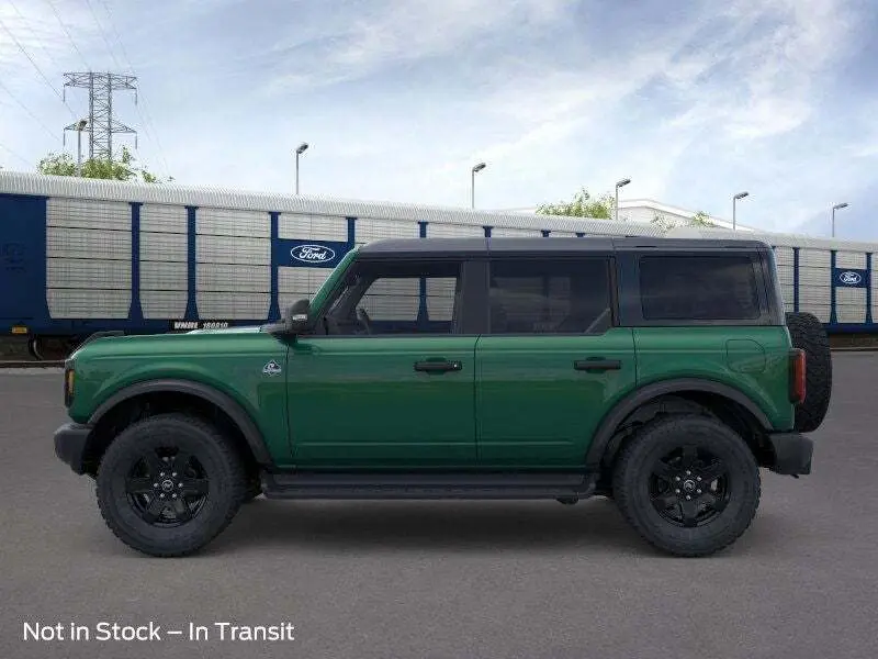 2025 Ford Bronco Outer Banks photo 2