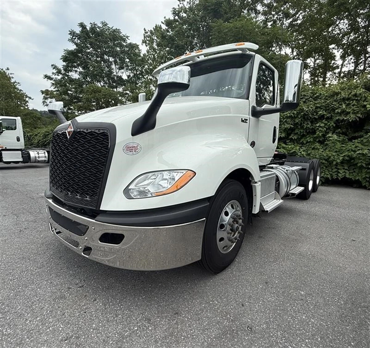 2025 International LT - image 3