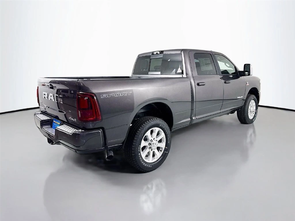 2026 RAM 3500 Laramie - Photo 7