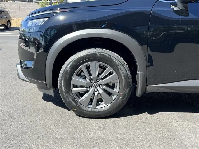 2025 Nissan Pathfinder S photo 25