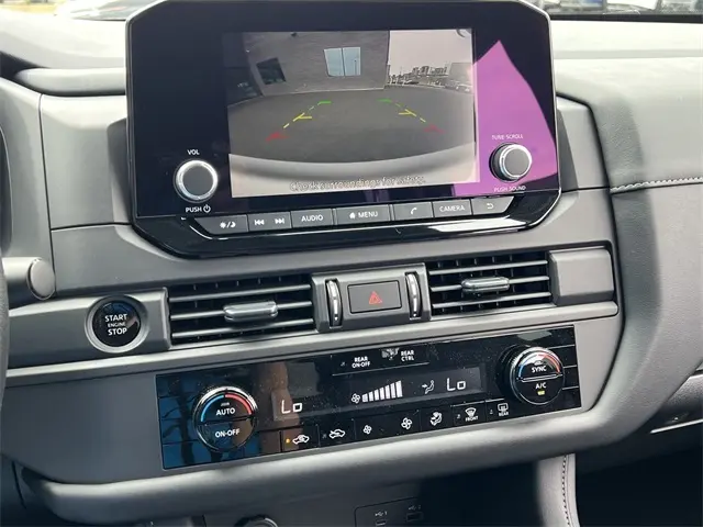 2025 Nissan Pathfinder S photo 16