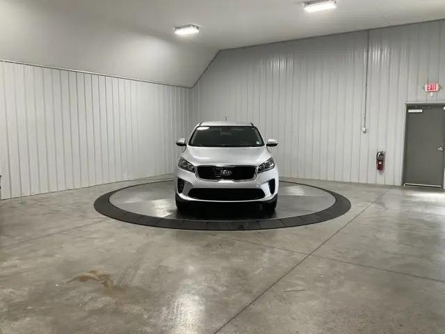 Used 2019 Kia Sorento L with VIN 5XYPG4A38KG579231 for sale in Roanoke, IN