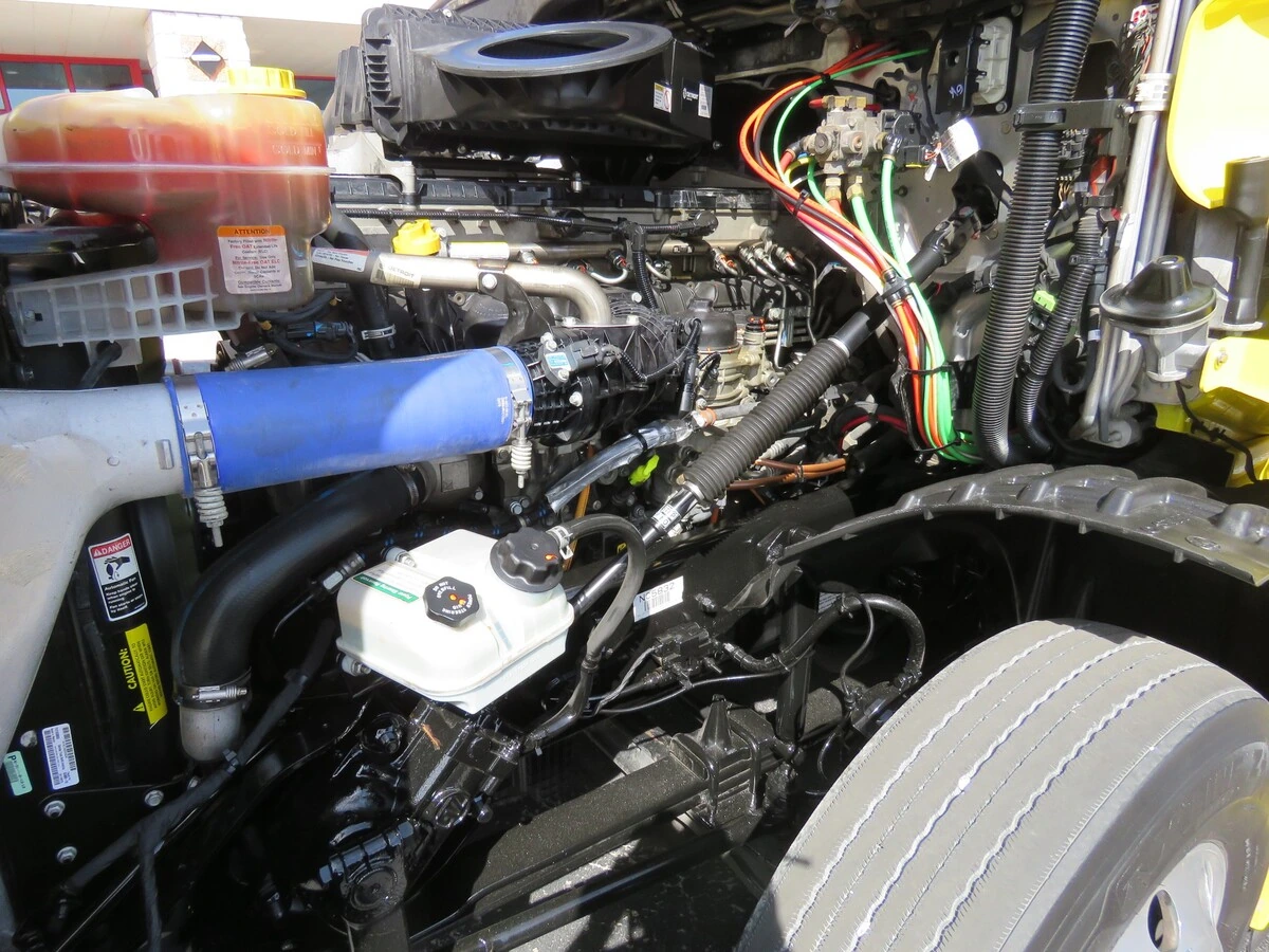 2022 Freightliner Cascadia - image 11