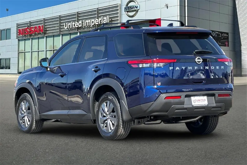 2025 Nissan Pathfinder SV photo 4