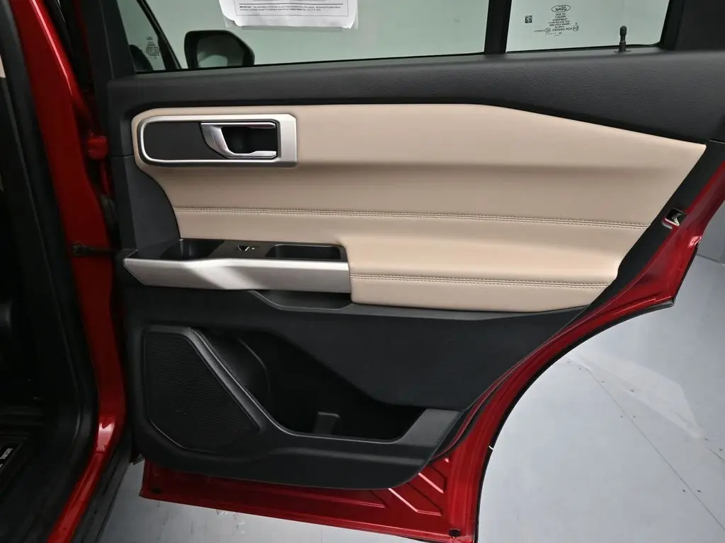2020 Ford Explorer XLT photo 11