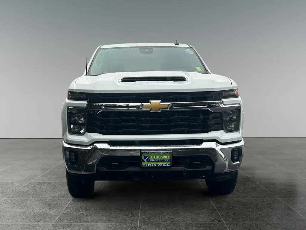 2025 Chevrolet Silverado 3500HD LT photo 2