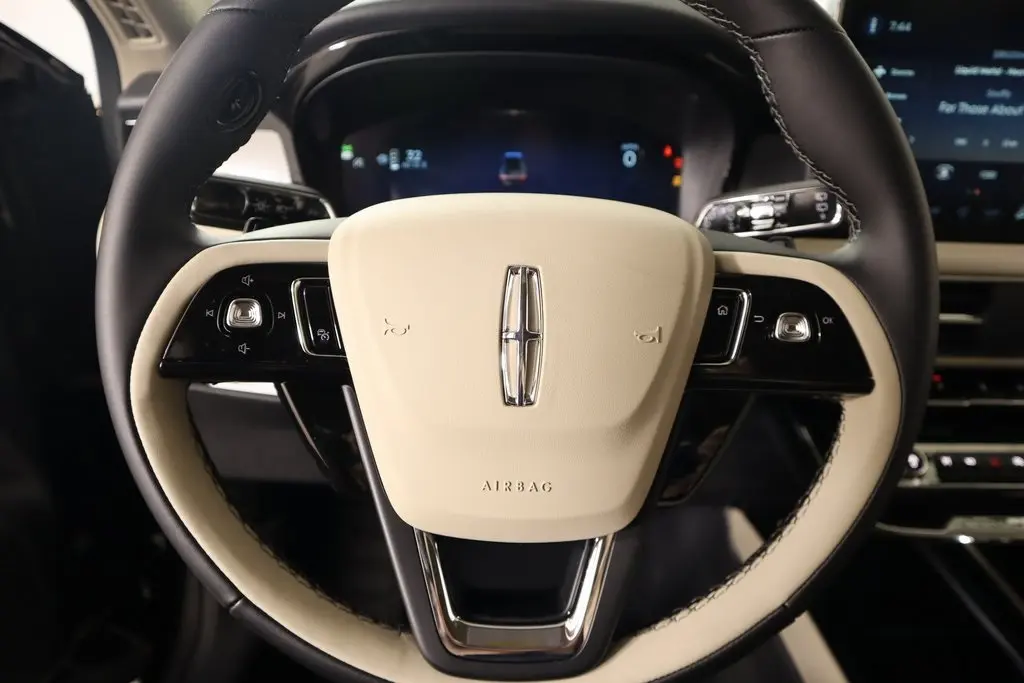 2026 Lincoln Corsair Premiere photo 2