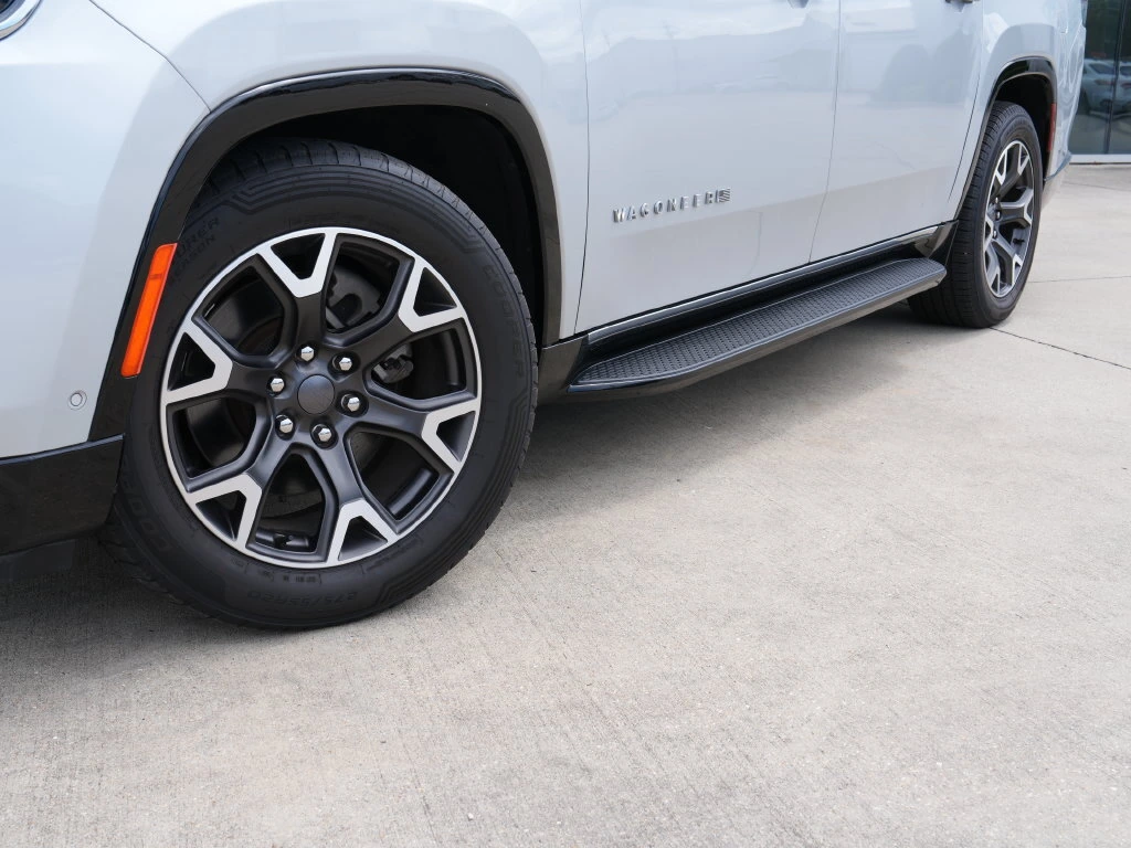 2023 Jeep Wagoneer L Series III - Photo 9