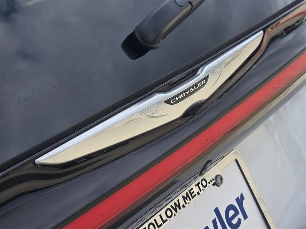 2024 Chrysler Pacifica Hybrid photo 11