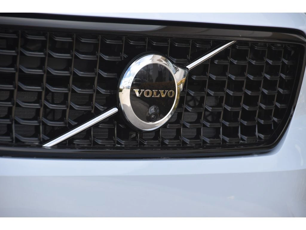 2026 Volvo - image 10