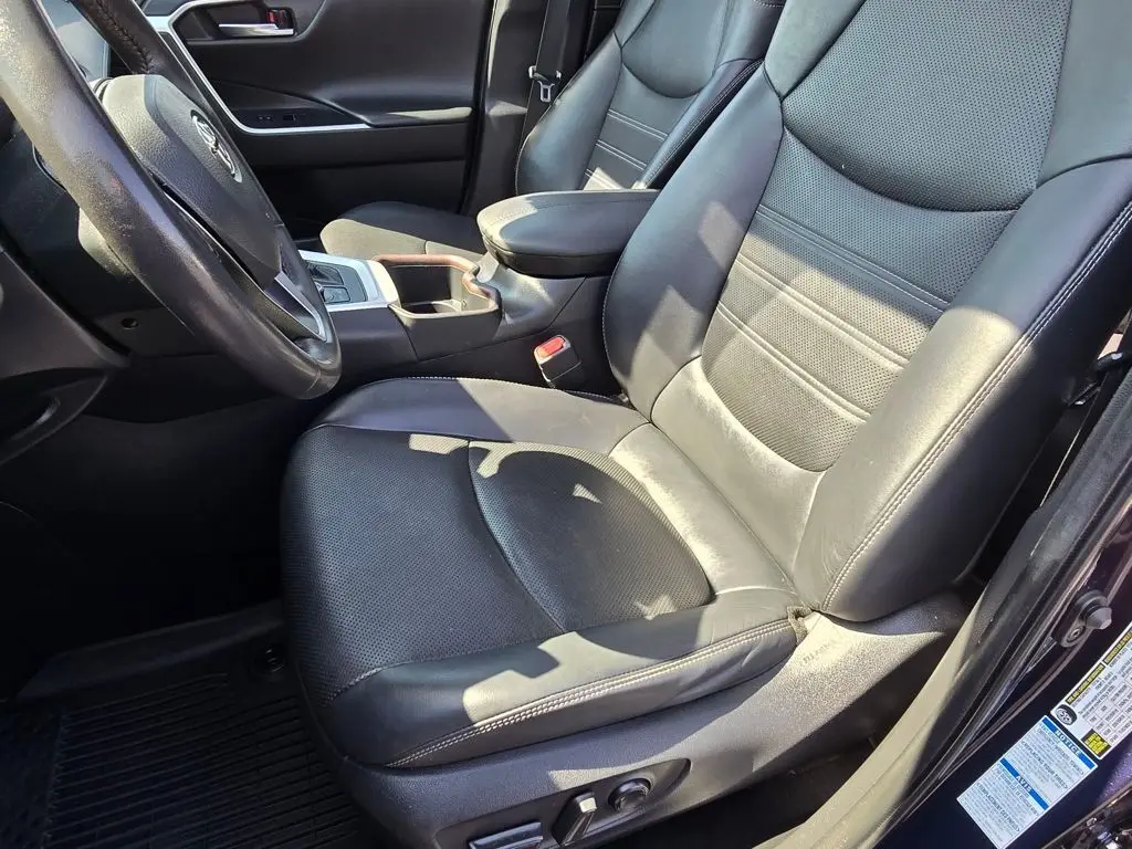 2022 Toyota RAV4 Limited photo 22