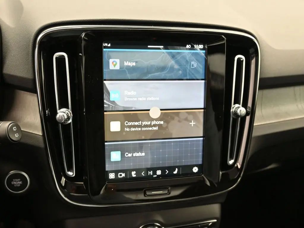 2025 Volvo - image 12