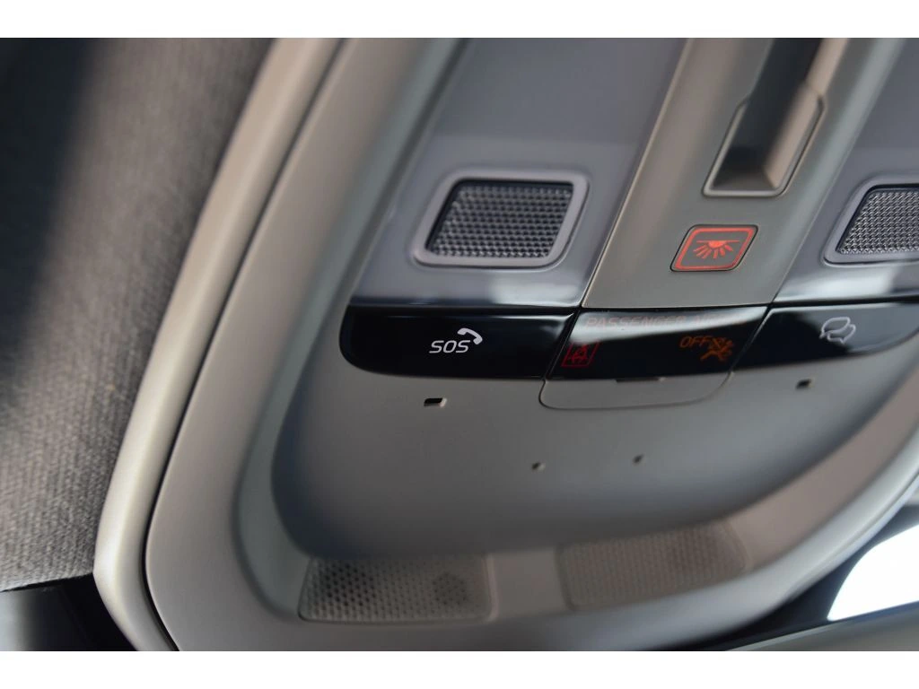 2026 Volvo - image 39