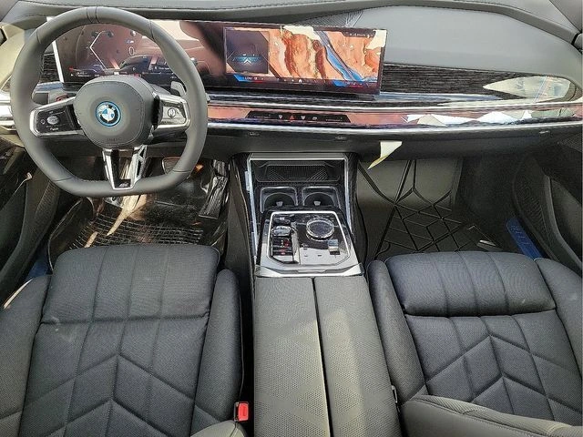 2026 BMW 7 Series 750e - Photo 13