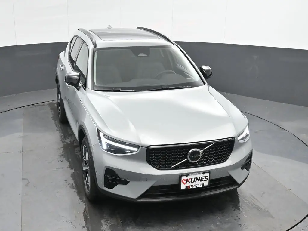 2026 Volvo - image 33