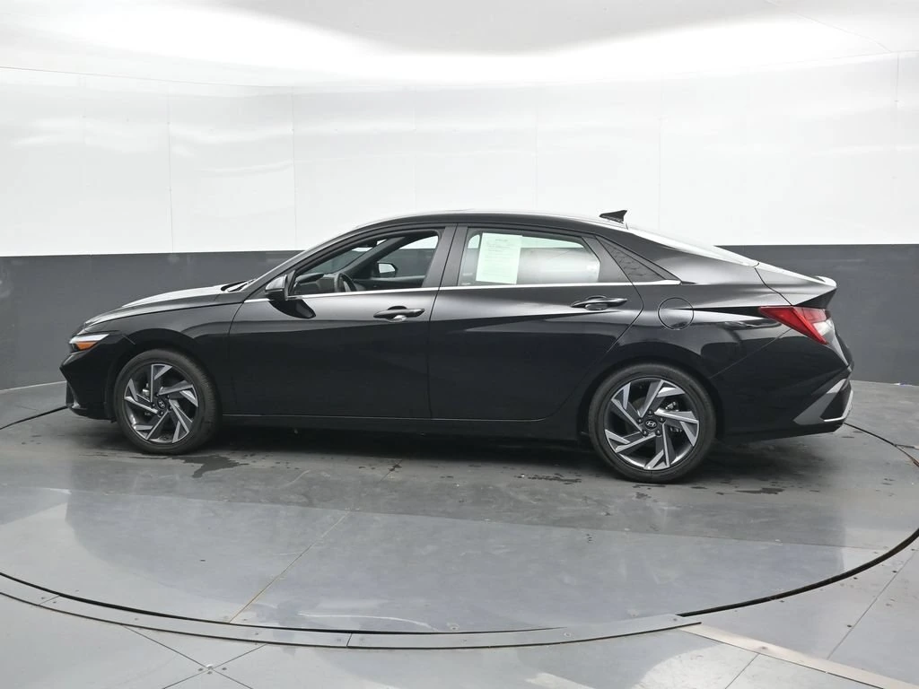 2026 Hyundai Elantra Limited - Photo 9