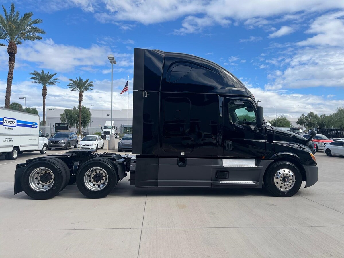 2021 Freightliner in Phoenix, AZ — photo 6