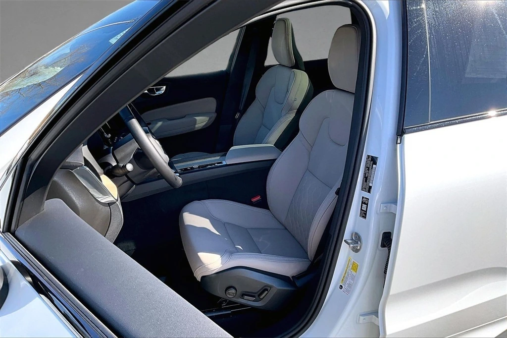 2026 Volvo - image 21