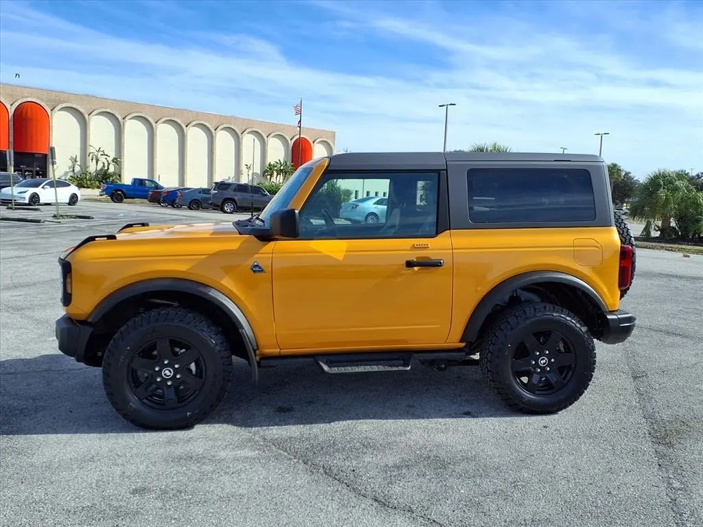 2022 Ford Bronco Base Big Bend Black Diamond Outer Banks photo 3