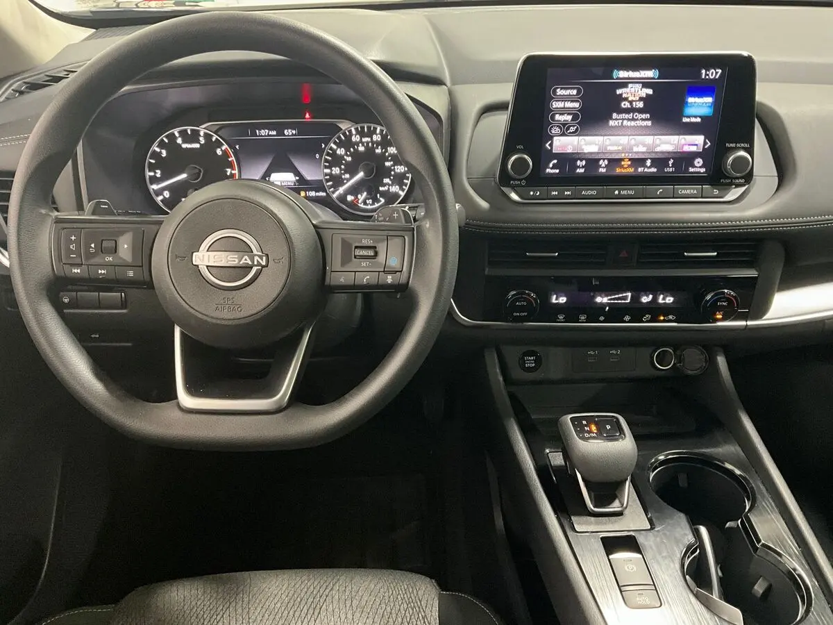 2024 Nissan Rogue SV photo 4