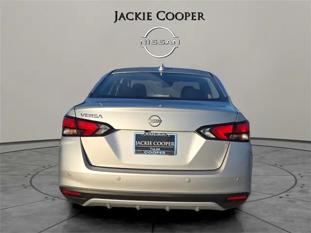 2025 Nissan Versa 1.6 SV photo 4