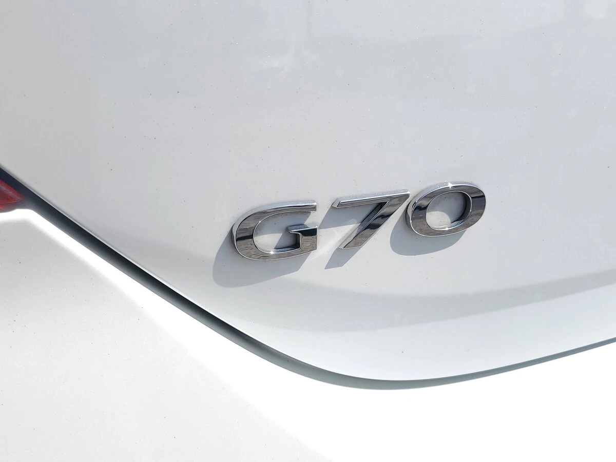 2022 GENESIS G70 Standard - Photo 7
