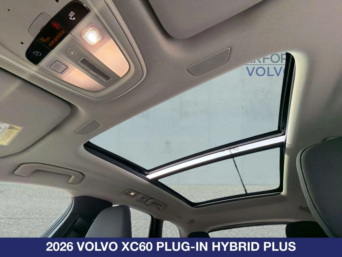 2026 Volvo - image 15