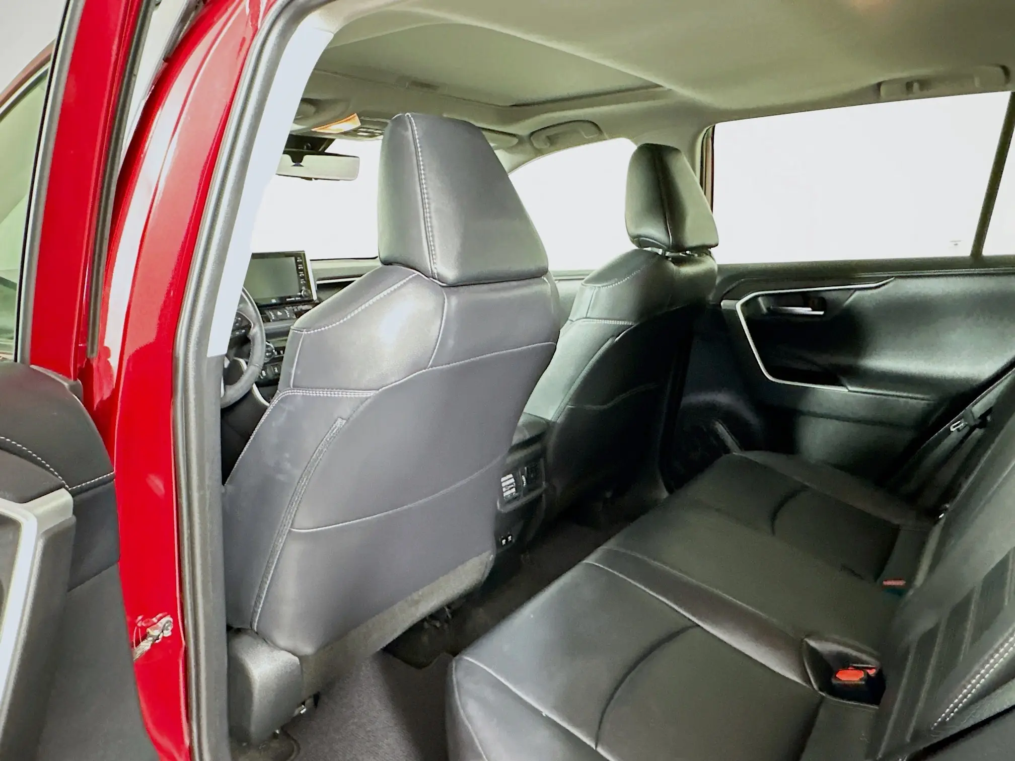 2020 Toyota RAV4 Limited photo 8